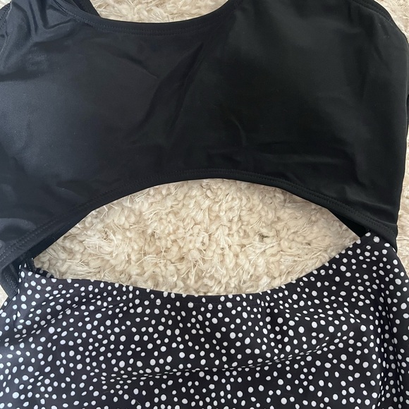 SOLD. One-piece swimsuit. Size small. - Picture 3 of 3